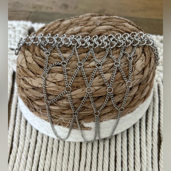 URBAN OUTFITTERS Bundle of Silver Chain Bracelet and ear cuff earrings set of 2 - Picture 12 of 13